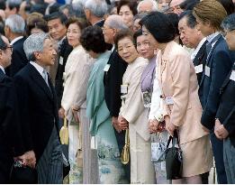 Emperor talks to Osaka governor at Tokyo party